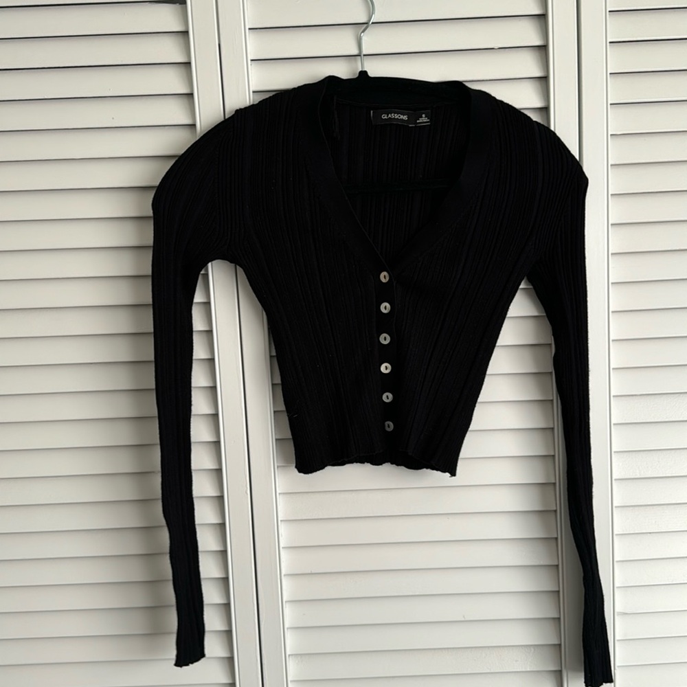 Cropped button up long sleeve top